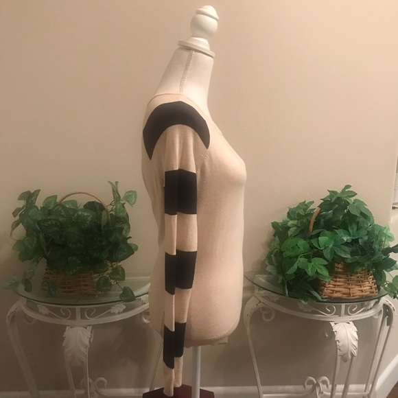 Pink Rose Crew Neck Sweater - Picture 3 of 5